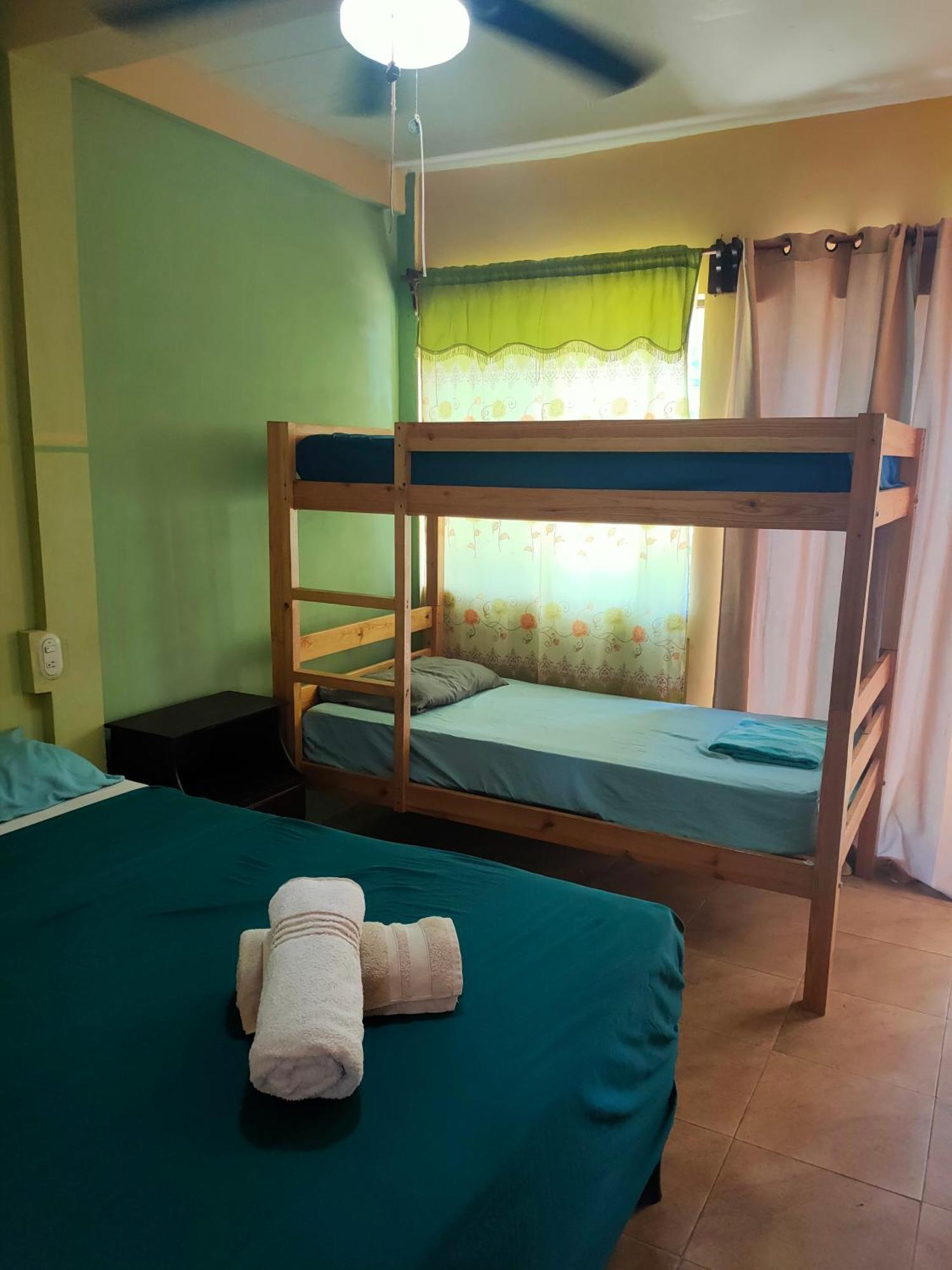 Guesthouse Island Escape South End Phòng bức ảnh